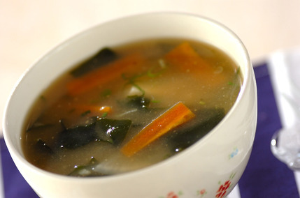 豆腐とワカメのみそ汁