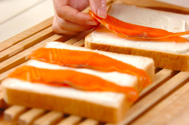 サワークリームのピザトーストの作り方の手順1