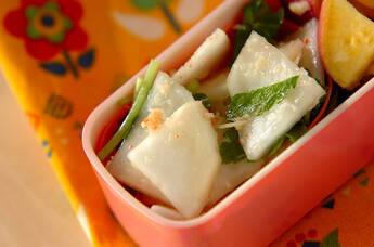 ミツバとカブのサラダ