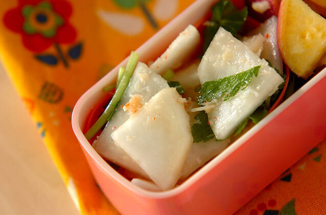 ミツバとカブのサラダ