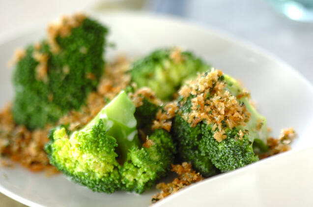 ブロッコリーのパン粉がけ