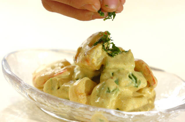 アボカドとエビのカレーヨーグルト和えの作り方の手順3