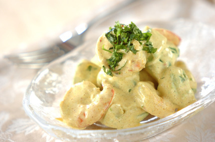 アボカドとエビのカレーヨーグルト和え