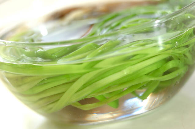 セリのからし和えの作り方の手順1