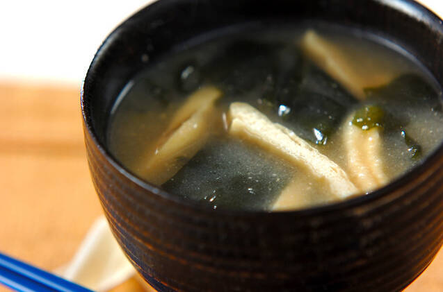 油揚げとワカメのみそ汁