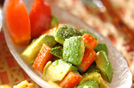 アボカドとトマトのサラダ