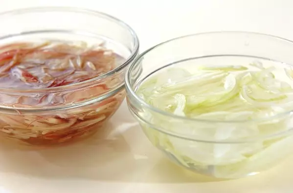 ささっとできる簡単箸休め！ミョウガと玉ネギの塩昆布ナムル by Tomozouさんの作り方1