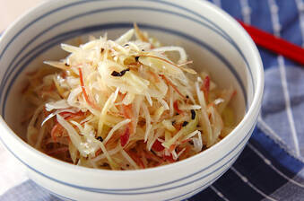 ささっとできる簡単箸休め!ミョウガと玉ネギの塩昆布ナムル by Tomozouさん