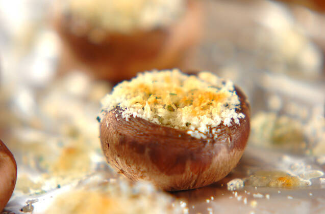 超簡単おしゃれおつまみ！マッシュルームのチーズパン粉焼きの作り方の手順4