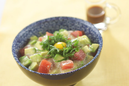 マグロアボカド丼