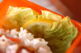 キャベツとレモンの酒蒸し