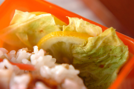 キャベツとレモンの酒蒸し