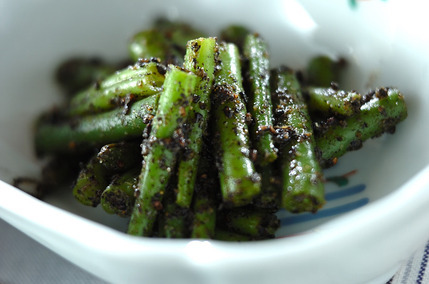 サヤインゲンのゴマ汚し