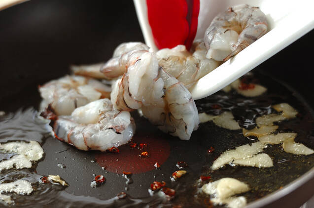 エビとオリーブのパスタの作り方の手順3