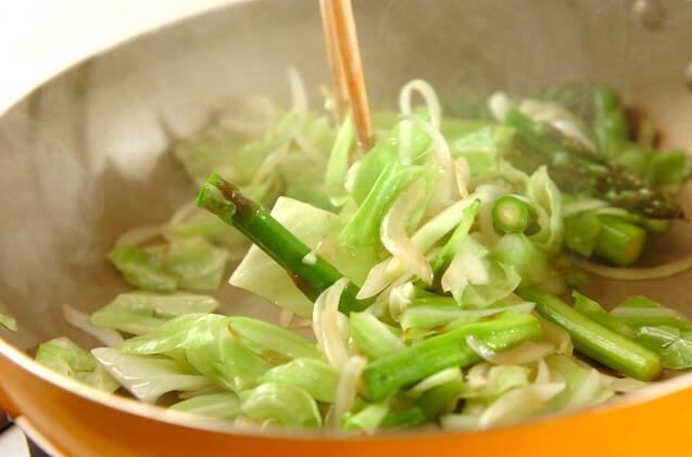 野菜のニンニク炒めの作り方の手順5
