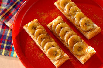 バナナとピーナッツバターのスティックオープンサンド