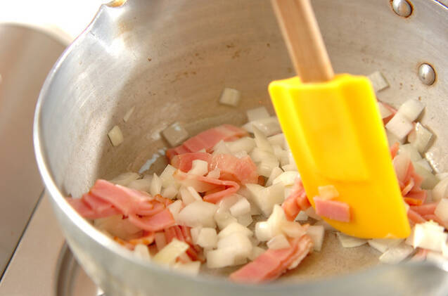 簡単！ベーコンとフレッシュトマトのコンソメスープの作り方の手順4