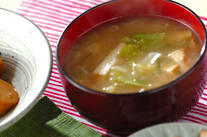 キャベツと厚揚げのみそ汁