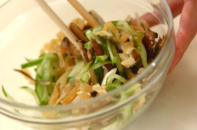 クラゲと焼きマイタケの酢の物の作り方の手順5