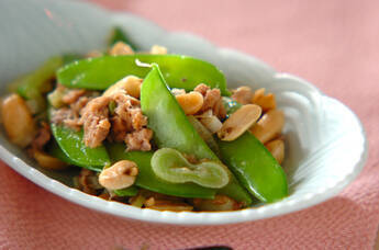 キヌサヤとピーナッツの塩炒め