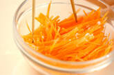 塩もみニンジンのツナサラダの作り方1