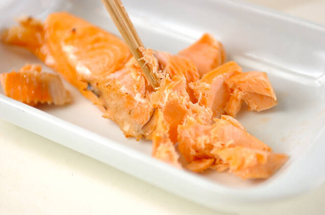 鮭と卵のそぼろご飯の作り方の手順1