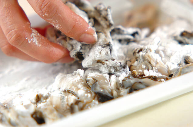 カキ入りふんわり卵焼きの作り方の手順2