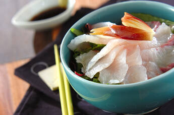 お刺身サラダ丼