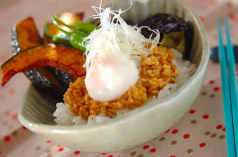 揚げ野菜肉みそ丼