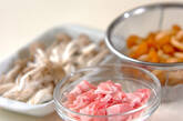 キノコのみそ汁の下準備1