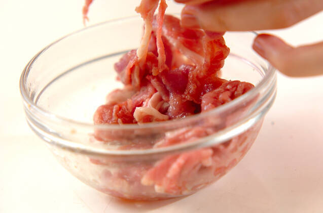 簡単すぐできる 豚こまキャベツのピリ辛炒め by保田 美幸さんの作り方の手順1