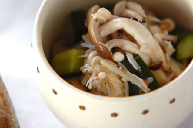 キノコの梅風味サラダ