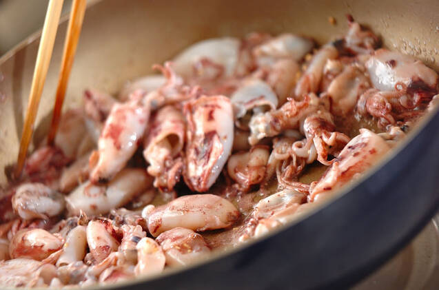 小イカのサワークリーム炒めの作り方の手順3