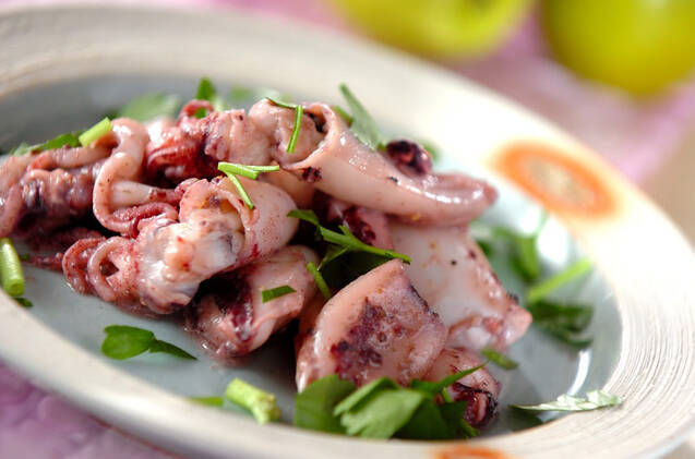 小イカのサワークリーム炒め