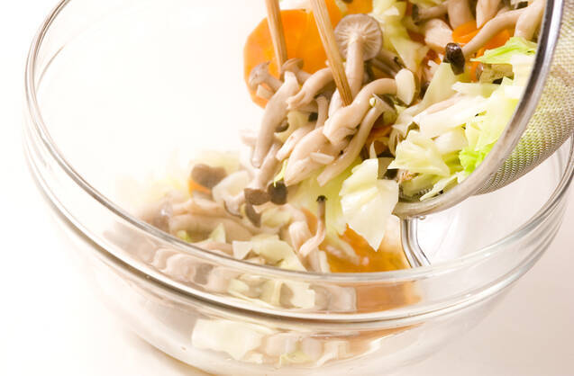 シメジと天かすのお浸しの作り方の手順3