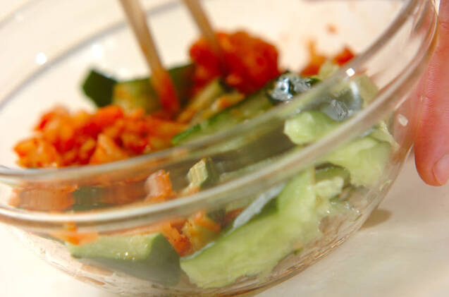 ゴマ油香る！たたきキュウリのキムチ和えの作り方の手順4