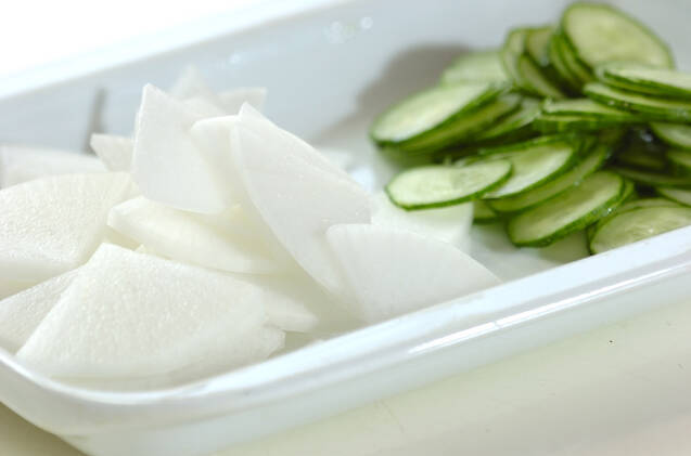 大根とキュウリのユカリ和えの作り方の手順1