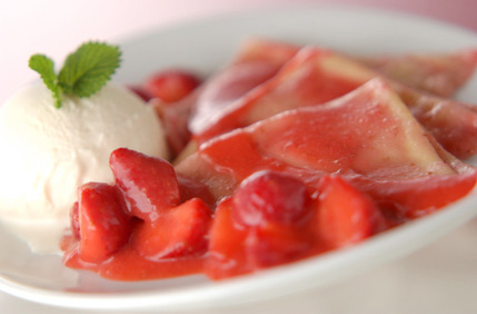 冷製シュゼット風クレープイチゴソース