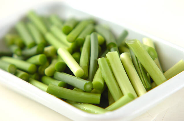 ニンニクの芽とツナの炒め物の作り方の手順1