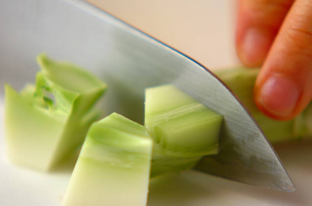 ブロッコリーのゴマ和えの作り方の手順1