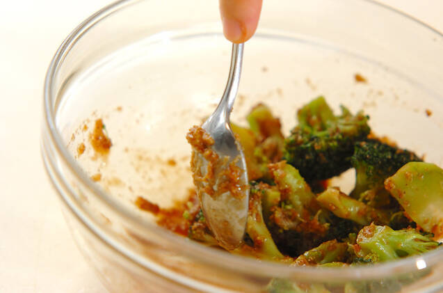 ブロッコリーのゴマ和えの作り方の手順3