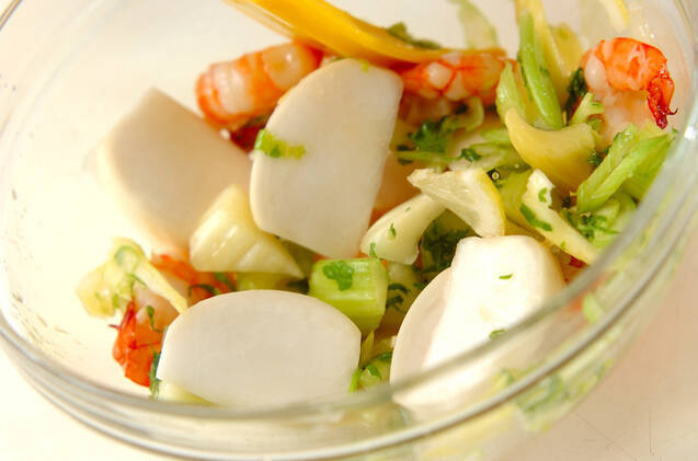 ボイルエビとセロリのサラダの作り方の手順4