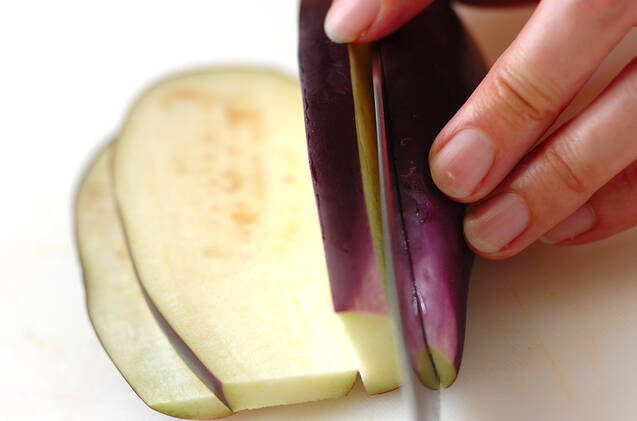 ナスの重ねミートソース焼きの作り方の手順1