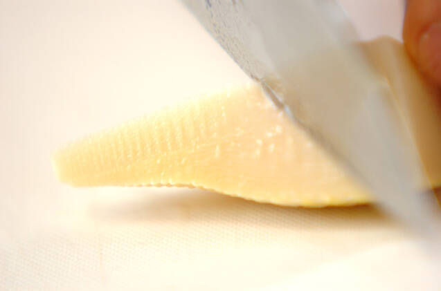 ホワイトソース缶で！タケノコとホタテのクリーム煮の作り方の手順1