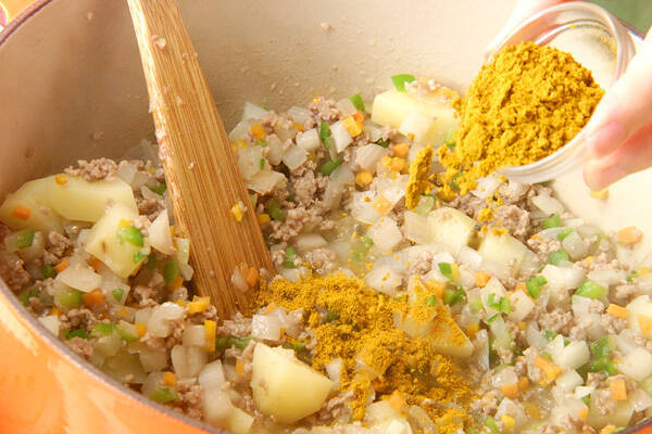 野菜の旨みたっぷり！絶品ひき肉カレーの作り方の手順8