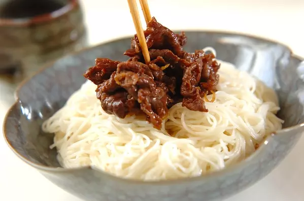 ショウガ香る！麺つゆを使った時短レシピ 甘辛牛肉のせ素麺の作り方3