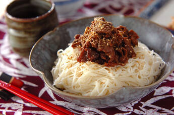 ショウガ香る!麺つゆを使った時短レシピ 甘辛牛肉のせ素麺