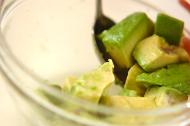 エビとアボカドのサラダの作り方の手順2