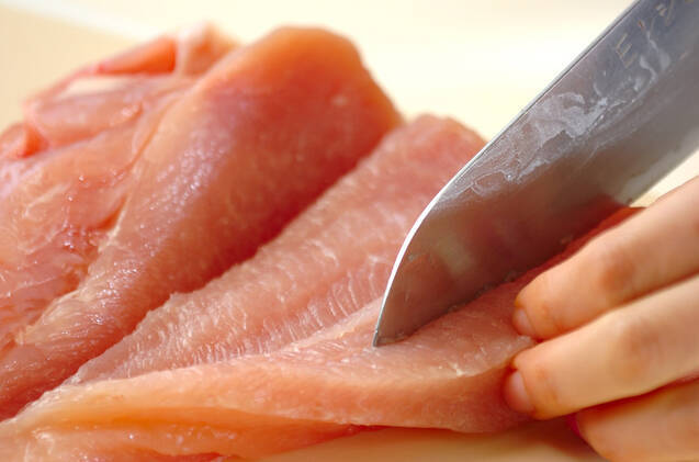 チキンのロール焼きの作り方の手順1