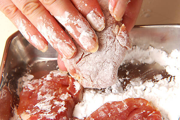 豚肉の竜田揚げの作り方の手順2